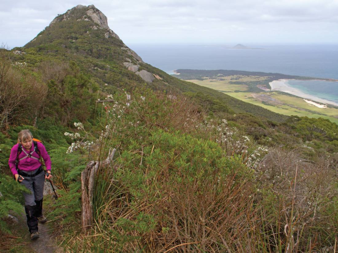 Spectacular coastal walking on Flinders Island |  <i>Andrew Bain</i>