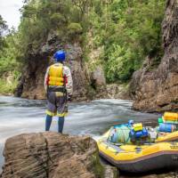 Rafter admiring the famous Rock Island Bend on the Franklin | Glenn Walker