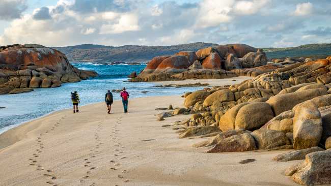 Hiking the stunning Flinders Island coastline | Lachlan Gardiner